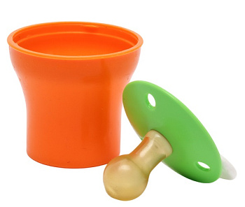 Соска-пустышка латекс классич Ягодка с кольцом в защитном колпачке от 0 мес