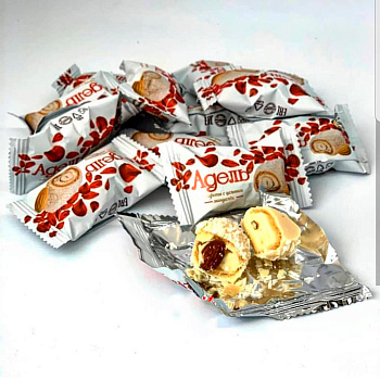 Конфеты АККОНД Адель с цельным миндалем в кокосовой стружке